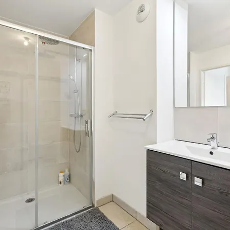 Spacious And Bright Apartment